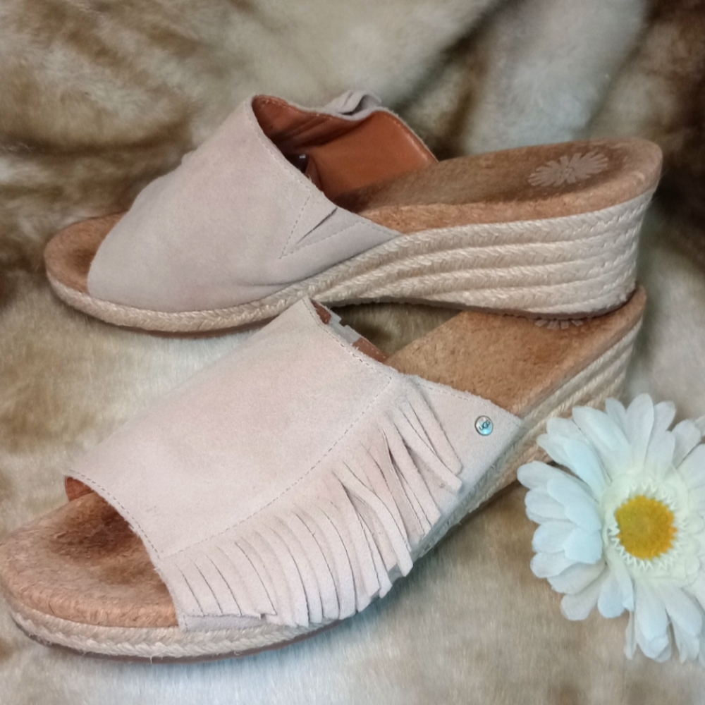 UGG DANES ESPADRILLES WEDGE Slides Tan FRINGE SUEDE -US 10 -lighlty Worn